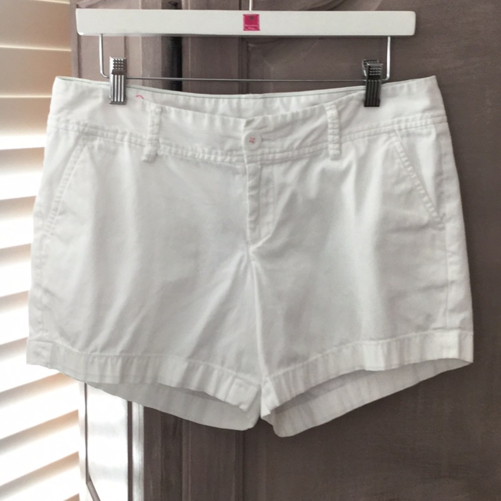 Lilly Pulitzer White Callahan short, Size 8